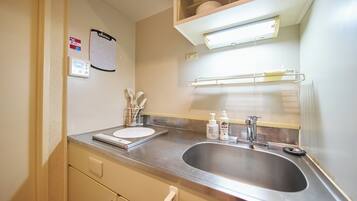 Fridge, microwave, stovetop, cookware/dishes/utensils