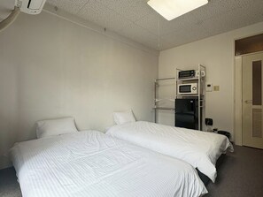 1 bedroom, desk, free WiFi, bed sheets
