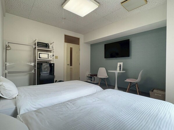 1 bedroom, desk, free WiFi, bed sheets - 202 Twin room with unit bath two single beds Near Kanazawa Castle Park / Kanazawa Ishikawa (Kanazawa)