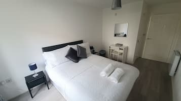 2 bedrooms, desk, iron/ironing board, travel crib