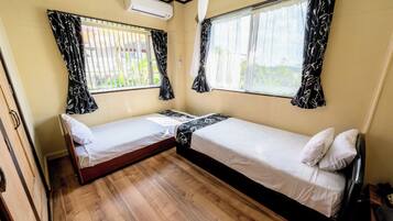 2 bedrooms, desk, free WiFi, bed sheets