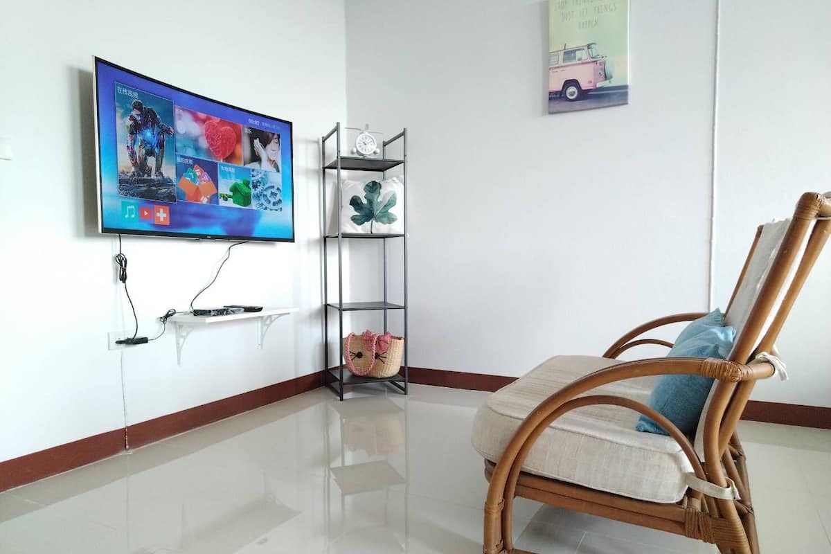Basic Studio | Living area