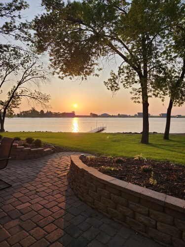 Beautiful 2 story lake front house on Mina Lake


