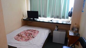 1 bedroom, desk, free WiFi, bed sheets