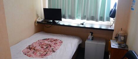 1 bedroom, desk, free WiFi, bed sheets