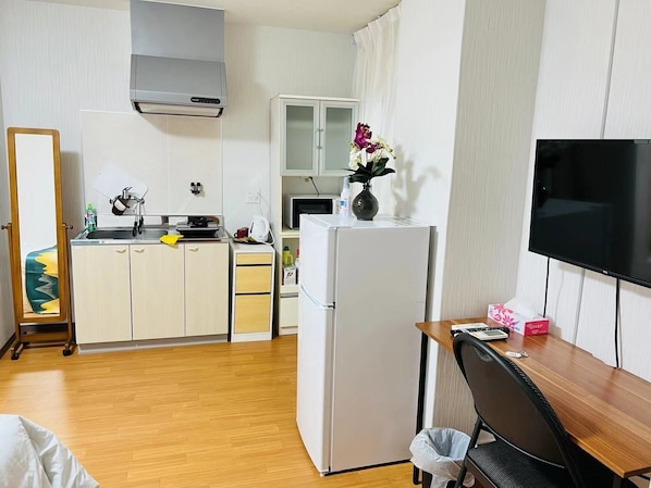 Fridge, microwave, stovetop, cookware/dishes/utensils