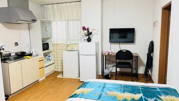 1 bedroom, desk, free WiFi, bed sheets