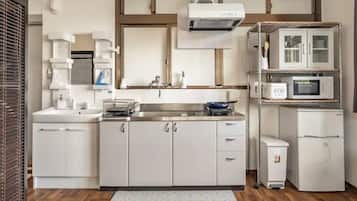 Fridge, microwave, stovetop, cookware/dishes/utensils