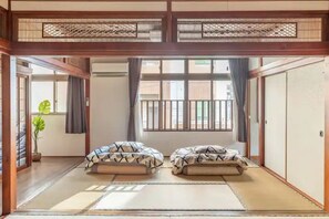5 bedrooms, bed sheets
