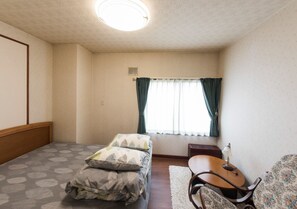 4 chambres, bureau, fer et planche à repasser, literie fournie