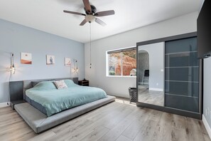 4 slaapkamers, een bureau, een strijkplank/strijkijzer, gratis wifi