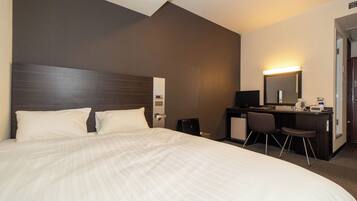 1 bedroom, desk, iron/ironing board, WiFi (free)