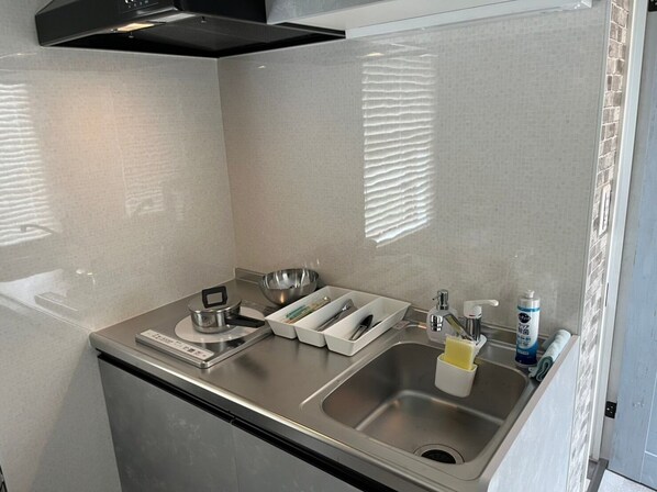 Fridge, microwave, stovetop, electric kettle