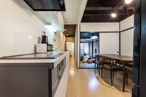 雪櫃、微波爐、爐具、廚房用具/餐具/器皿