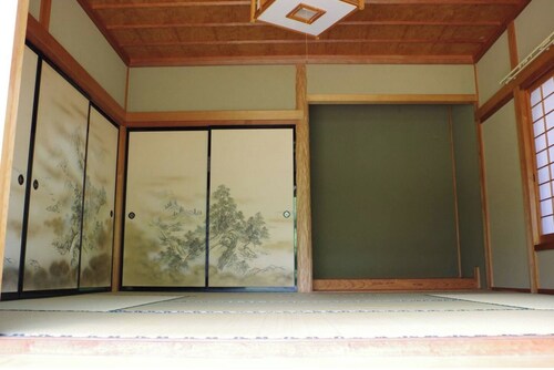 While listening to the sound of the clear stream  / Saihaku-gun Tottori