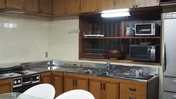 Fridge, microwave, stovetop, cookware/dishes/utensils