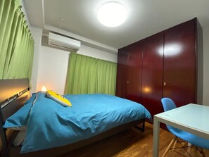 3 bedrooms, desk, iron/ironing board, free WiFi