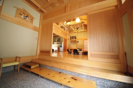 Lobby. Entire building Villa Mitoraya - Whole house charter / Takayama Gifu