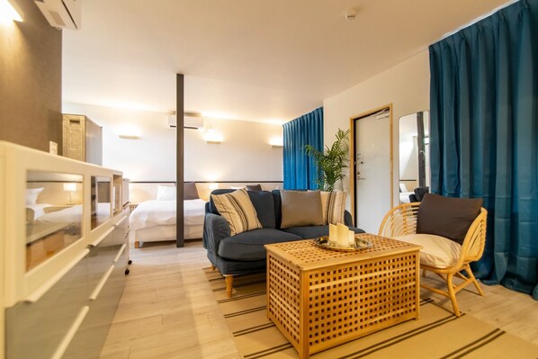 1 habitación, escritorio, tabla de planchar con plancha y wifi gratis 