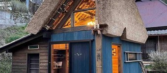 A thatchedroof farmhouse nestled in nature at the foot of Mount Koya / Ito-gun Wakayama