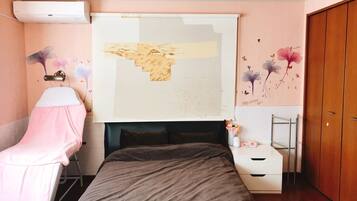 5 bedrooms, desk, iron/ironing board, free WiFi