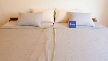 2 bedrooms, desk, free WiFi, bed sheets