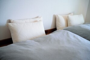 2 quartos, escrivaninha, Wi-Fi de cortesia, roupa de cama