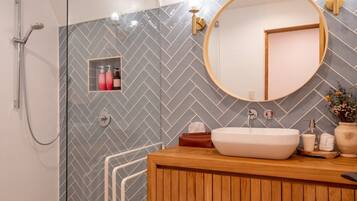 Hårtørrer, håndklæder