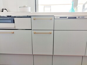 Fridge, microwave, stovetop, cookware/dishes/utensils