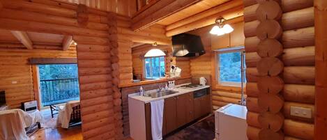 Frigorifero, piano cottura, pentole/stoviglie/utensili