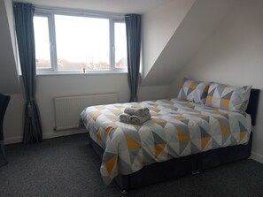 3 bedrooms, WiFi, bed sheets - Aymoz Stay (Liverpool)