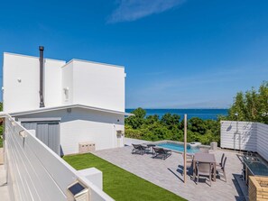 Pool - Enjoy the picturesque view of Awaji from a rental  / Awaji Hyōgo (Awaji)