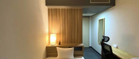 1 soverom, skrivebord, wi-fi (inkludert) og sengetøy