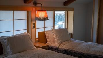 4 bedrooms, desk, iron/ironing board, free WiFi