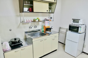 Fridge, microwave, stovetop, cookware/dishes/utensils