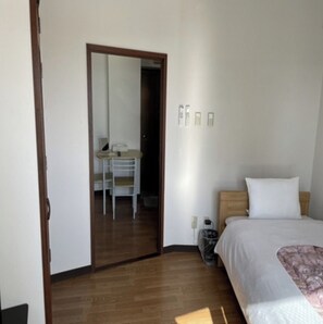 1 slaapkamer, een bureau, gratis wifi, beddengoed