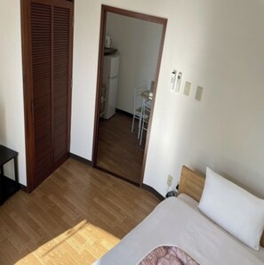 1 quarto, escrivaninha, Wi-Fi de cortesia, roupa de cama
