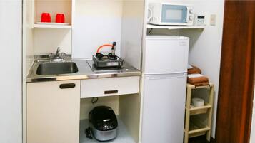 Fridge, microwave, stovetop, cookware/dishes/utensils