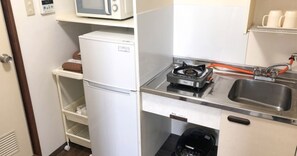 冰箱、微波炉、炉灶、厨具/餐具