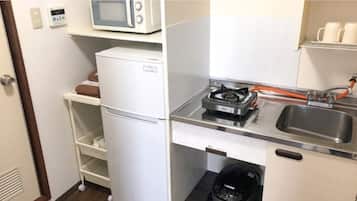 Fridge, microwave, stovetop, cookware/dishes/utensils