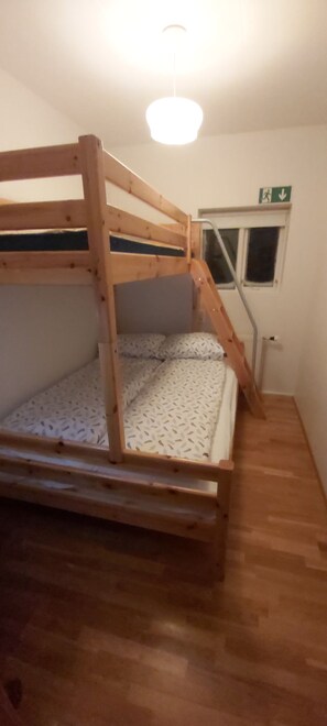 Economy Triple Room | Free WiFi - Hals Guesthouse by Engimyri (Bakki)