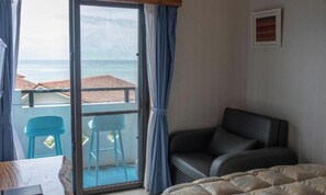 1 bedroom, desk, iron/ironing board, free WiFi - Small double room with sea view / Ishigaki Okinawa (Ishigaki)
