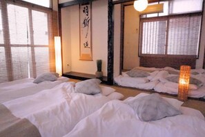 2 bedrooms, desk, bed sheets