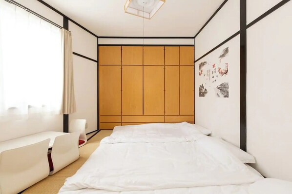 3 bedrooms, desk, free WiFi, bed sheets
