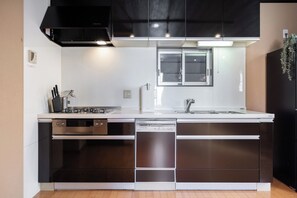 Fridge, microwave, cookware/dishes/utensils - 3 mins walk to Hankyu Arashiyama  Max 5 ppl  1F 2F house - WushiArashiyama / Kyoto Kyōto (Kyoto)