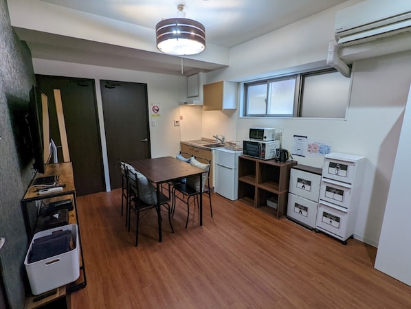 冰箱、微波炉、炉灶、厨具/餐具