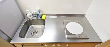 Fridge, microwave, stovetop, cookware/dishes/utensils