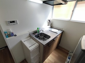 冰箱、微波炉、厨具/餐具