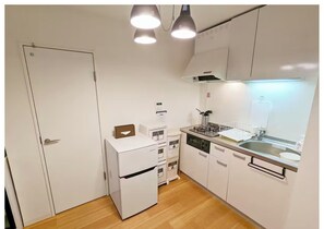 雪櫃、微波爐、爐具、廚房用具/餐具/器皿