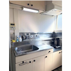 Fridge, microwave, stovetop, cookware/dishes/utensils